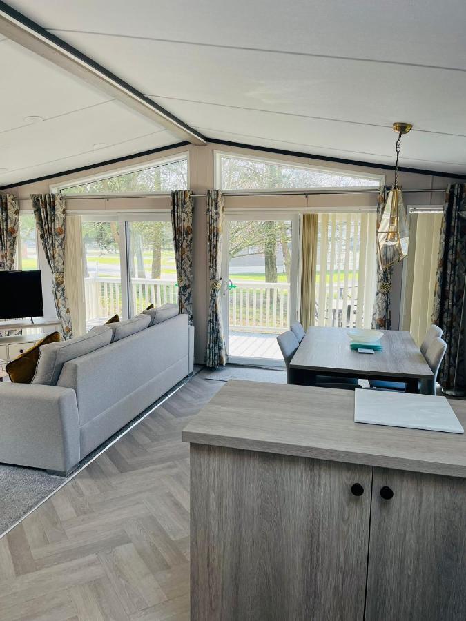Brackencroft Lodge With Hot Tub 约克 外观 照片