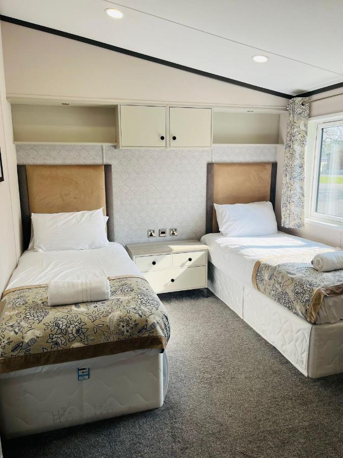 Brackencroft Lodge With Hot Tub 约克 外观 照片